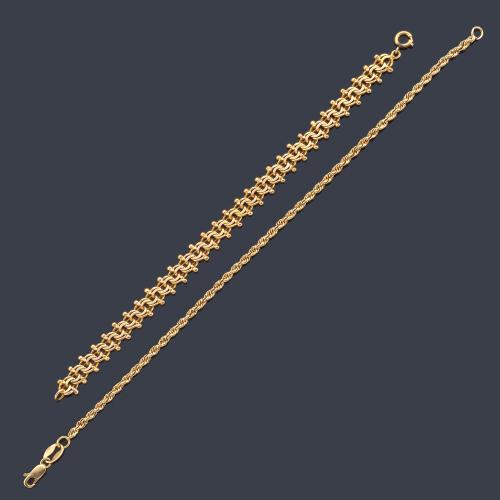  Dos pulsera en oro amarillo de 18K.