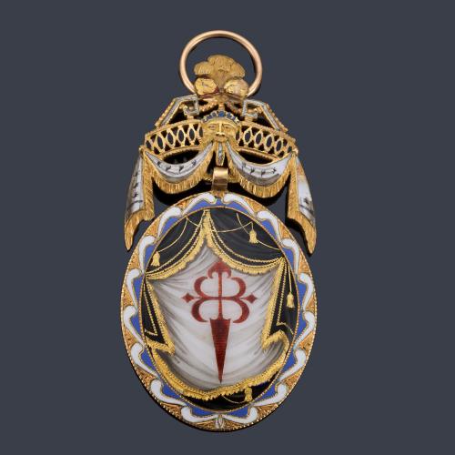  Condecoración de la Orden de Santiago en oro amarillo de 18 K y esmalte.