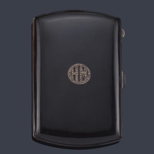  LEMAIRE, Paris
Trousseau Art Deco en plata y esmalte negro.