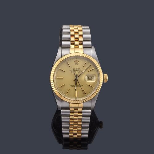 Lote 2536
ROLEX Oyster Perpetual DateJust ref. 16013 superlativa Chronometer Officially Certified Date para caballero en acero y oro de 18 K. Con estuche.