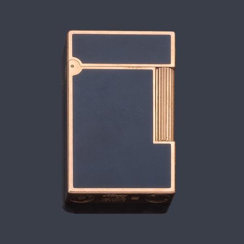  St. DUPONT mechero es esmalte azul.
En funcionamiento. Con estuche y documentación.