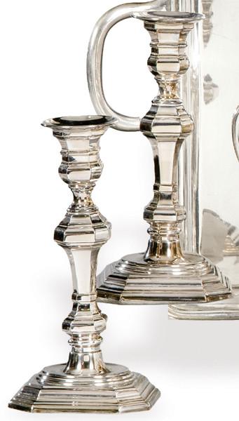  Pareja de candeleros de plata española punzonada 1ª Ley de Durán.