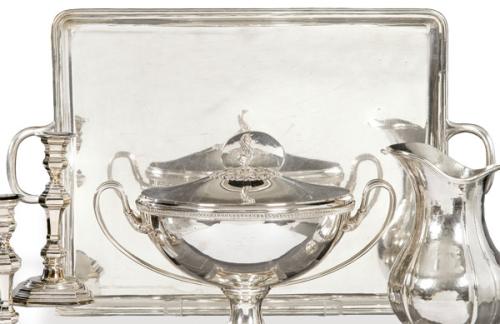  Bandeja rectangular de dos asas de plata española punzonada Ley 916 de Luís Alvarez, fiel contraste no identificado, Bilbao pp. S. XX.