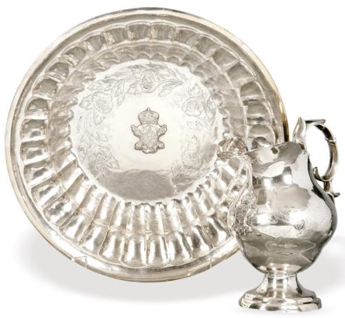 Lote 1178
Aguamanil blasonado de plata  punzonada de Sebastián Camacho, Méjico indipendiente, segunda mitad del S. XIX.