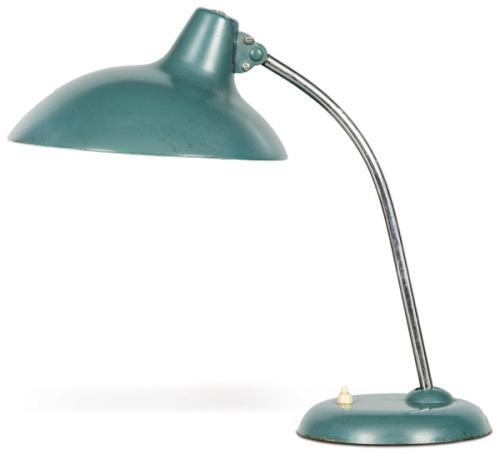  Christian Dell para Kaiser Idell 1920 - 1940
Lámpara de sobremesa modelo 6786