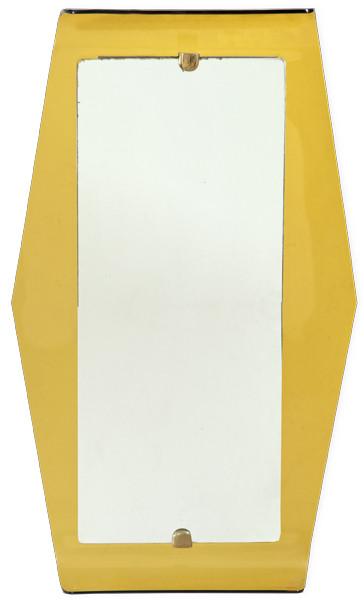 Lote 1292
Fontana Arte
Espejo de pared en cristal de color ámbar, y monturas de de latón.
Italia, años 50