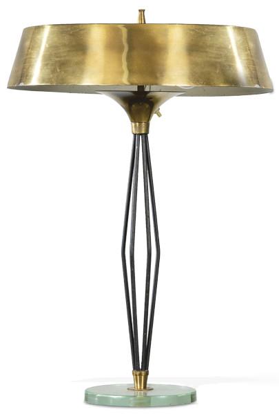  Fontana Arte
Lámpara de mesa modelo 1959 en metal patinado y latón dorado con base de cristal.