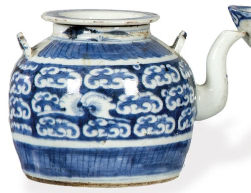  Tetera en porcelana china azul y blanco, Dinastía Qing S. XIX..