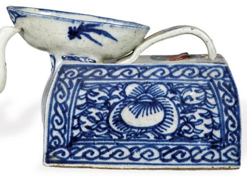  Urinario masculino de alcoba en porcelana china azul y blanco, Dinastïa Qing S. XIX.