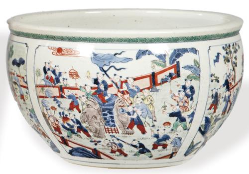  Cuenco de porcelana china Famlia Verde con el tema de "Los Cien Niños", Dinastía Qing S. XIX.