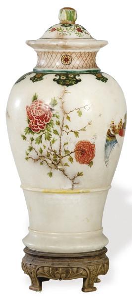 Lote 1431
Lámpara de alabastro en forma de tibor piintado pp. S. XX.