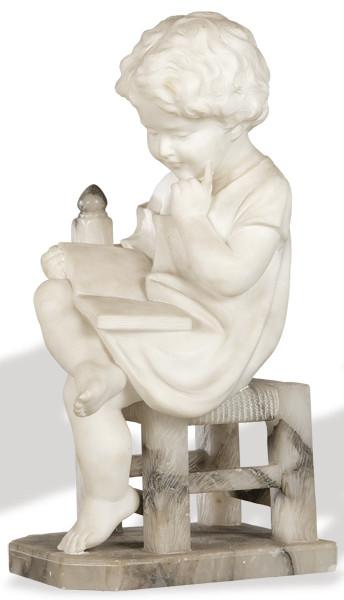  "Niño Leyendo" en alabastro tallado, Italia S. XIX.
Inspirado en modelo de Antonio Canova.