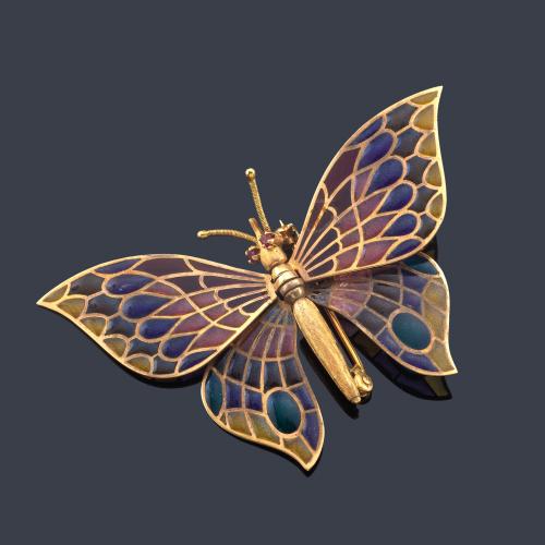  Broche en forma de mariposa con esmalte policromado en montura de oro amarillo de 18K.