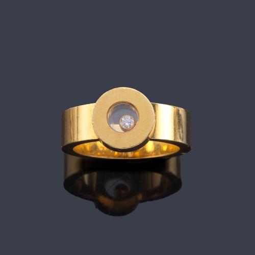  CHOPARD
Anillo de la colección 'Happy Diamonds' con brillante móvil en montura de oro amarillo de 18K.