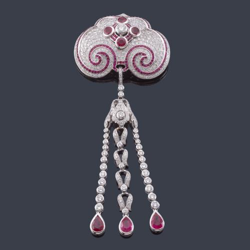  Broche con rubíes talla redonda de aprox. 11,62 ct y brillantes de aprox. 10,64 ct en total.