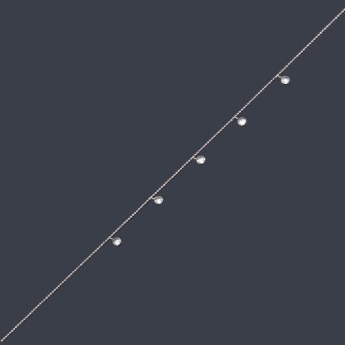  Cadena con cinco brillantes de aprox. 1,05 ct en total realizado en montura de oro blanco de 18K.