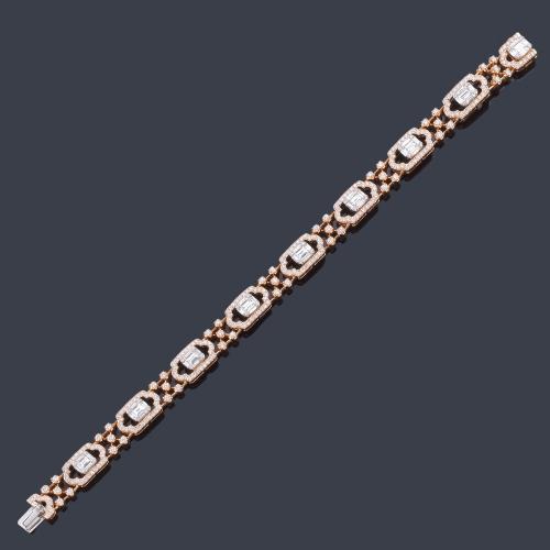  Pulsera con eslabones ovalados con diamantes talla brillantes y baguette de aprox. 4,56 ct en total.