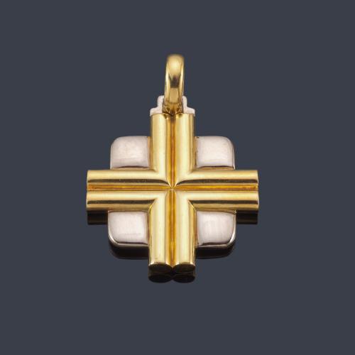  Cruz en oro blanco y amarillo de 18K.