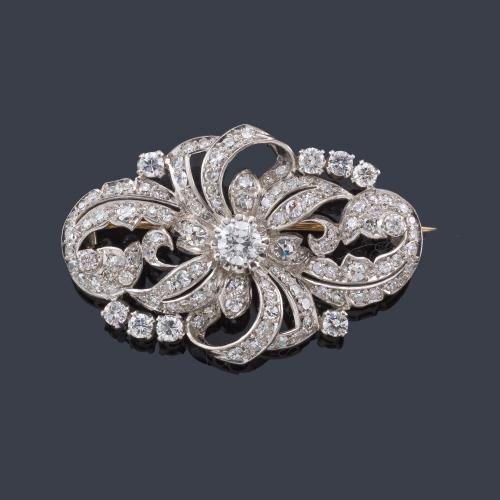  Broche con diamantes talla brillante y sencilla de aprox. 2,85 ct en total. Años '50.