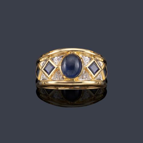 Lote 2406
Anillo con zafiro central talla cabujón de aprox. 1,60 ct con brillantes y zafiros calibrados.