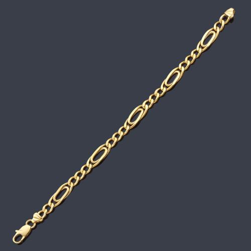  Pulsera de eslabones realizada en oro amarillo de 18K.