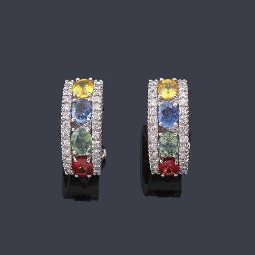  Pendientes tipo criolla con zafiros talla oval multicolor y bandas de brillantes en ambos lados.