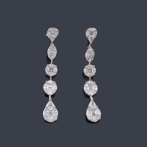  Pendientes largos con diamantes talla perilla, marquís y princesa de aprox. 1,83 ct en total.