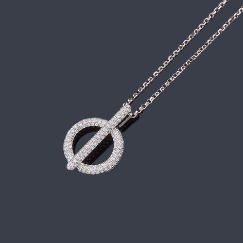  Colgante circular con brillantes de aprox. 0,71 ct en total en montura de oro blanco de 18K.