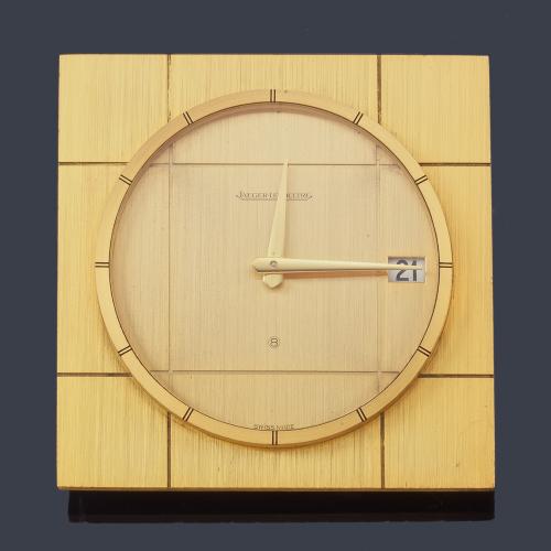  Reloj de mesa JAEGER LE COULTRE 8 días cuerda en metal dorado.
