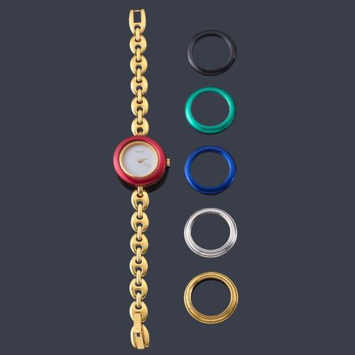  GUCCI deseñora con caja y brazalete chapado en oro. Con estuche original