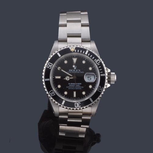 Lote 2561
ROLEX Oyster Perpetual Date "Submariner"  Superlative Chronometer Officially Certified,  ref. 16610 de caballero con caja y brazalete en acero.