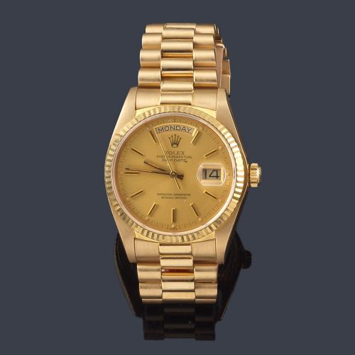 Lote 2562
ROLEX Oyster Perpetual Day-Date Superlative Chronometer Officially certified ref. 18038 para caballero con caja y brazalete  en oro amarillo de 18K.