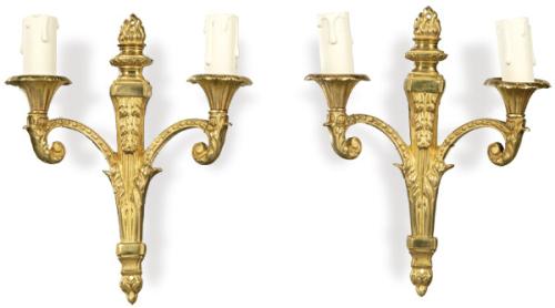 Lote 1058
Pareja de apliques de bronce dorado, estilo Luís XVi, Francia ff. S. XIX pp. S. XX.