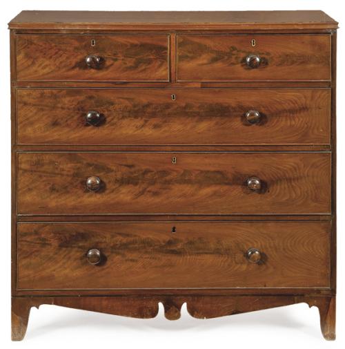  EE01706 Cómoda Jorge III en madera de caoba y palma de caoba, con tiradores torneados. Inglaterra, principios S. XIX.