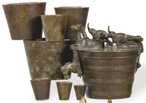  Ponderal de bronce con ocho medidas, Nuremberg SS XVII-XVIII.