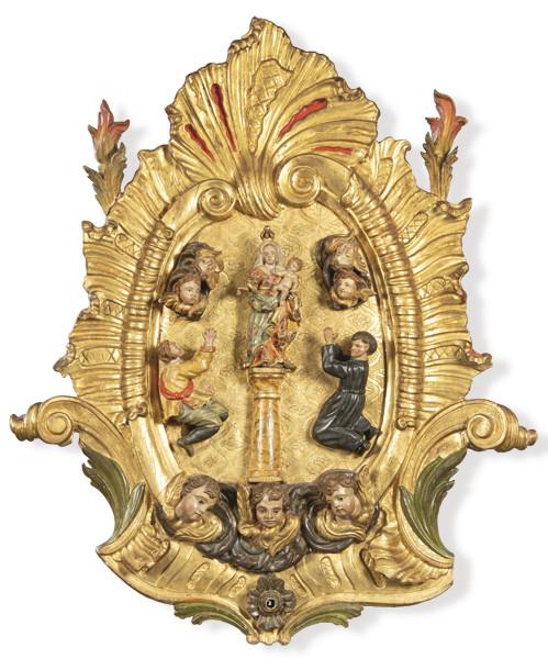  Escuela Española S. XVIII
"Aparición de la Virgen del Pilar" 
Cartela con figuras en relieve, tallados, policromados y dorados.