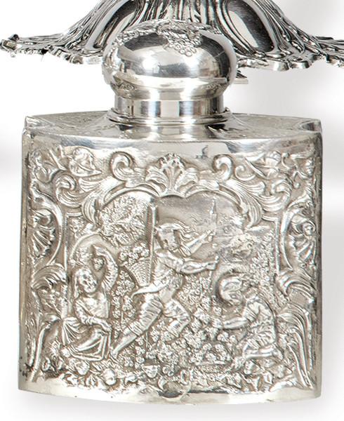 Lote 1131
Bote de te de plata española punzonada 1ª Ley.