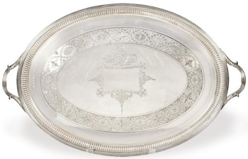  Gran bandeja oval con dos asas victoriana, blasonada de plata inglesa punzonada Ley Sterling de S. Smith & Son, Londres 1876.