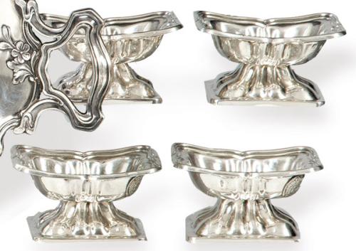  Juego de cuatro especieros de mesa de plata austriaca punzonada, de Schiffer, Viena 1864.