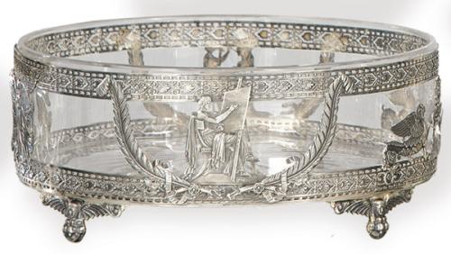 Lote 1183
Centro de mesa de cristal y plata francesa punzonada Ley 950 de Victor Boivin & Fils, Francia ff. S. XIX.
