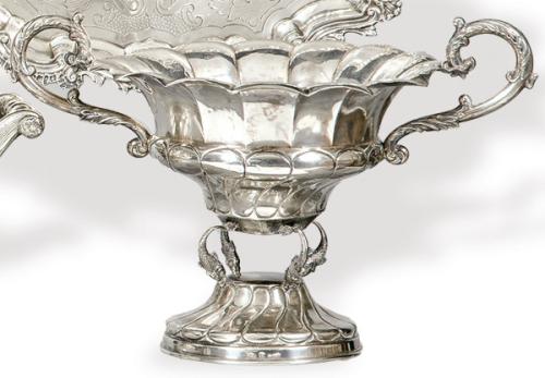 Lote 1189
Centro de mesa de plata española punzonada 1ª Ley de Montejo con marca comercial de Agruña.