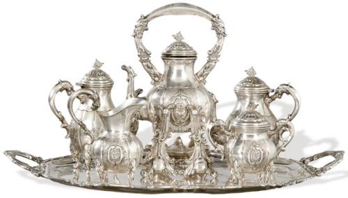 Lote 1204
Juego de café y te de plata española punzonada 1ª Ley.