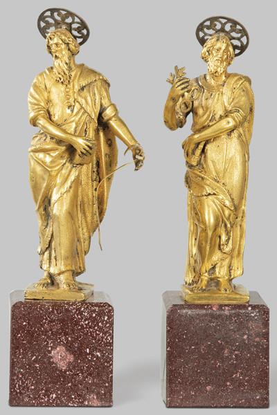 Lote 1225
Escuela Veneciana S. XVI Posiblemente Círculo de Jacopo Sansovino (Italia 1486-1570)
"San Pedro y San Pablo"
Pareja de figuras en bronce dorado con delicado cincelado patente sobre todo en las distintas texturas, muy propio de los trabajos venecianos de
