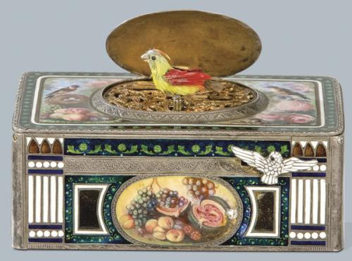 Lote 1254
Caja de música con pájaro autómata de plata punzonada ley 830, Alemania primer tercio S. XX.