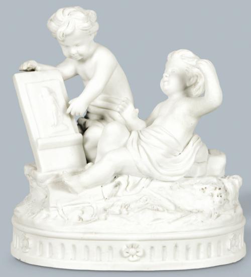  Dos niños observando un relieve, en porcelana de biscuit de Sevrès, firmado por Boucher.
Francia, h. 1770