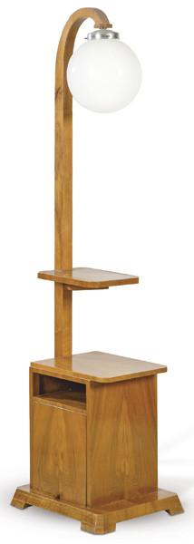  Lámpara de suelo art decó, en madera de nogal y raíz de nogal, con difusor de cristal opalino blanco.
Inglaterra, años 30