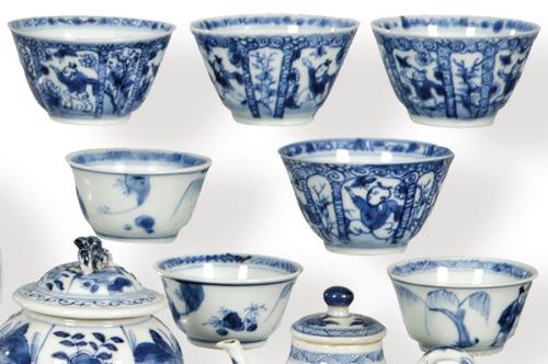  Siete pequeños cuencos de porcelana de Compañía de Indias azul y blanco, Dinastía Qing época de Kangxi (1668-1722)