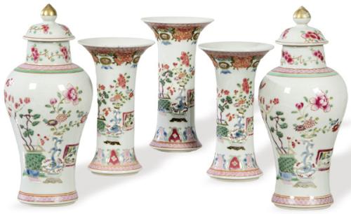  Guarnición de cinco piezas en porcelana de Compañía de Indias, Familia Rosa, Dinastía Qing, época de Kangxi (1668-1722)