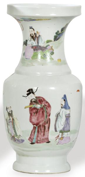 Lote 1368
Jarrón de porcelana china con esmaltes polícromos, Dinastía Qing S. XIX
