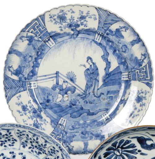  Plato de porcelana de Compañía de Indias azul y blanco, Dinastía Qing, época de Kangxi (1668-1722)